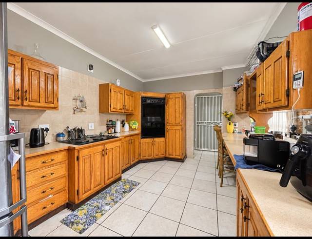 4 BEDROOM PROPERTY TO RENT IN MORELETAPARK